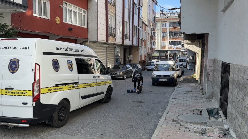 Arnavutköy’de Kan Donduran Cinayet: Arkadaş Kurbanı Genç Çayırlık Alana Atıldı