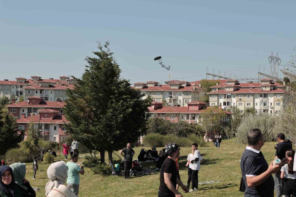 Arnavutköy’de “Uçurtma Şenliği” renkli görüntüler oluşturdu