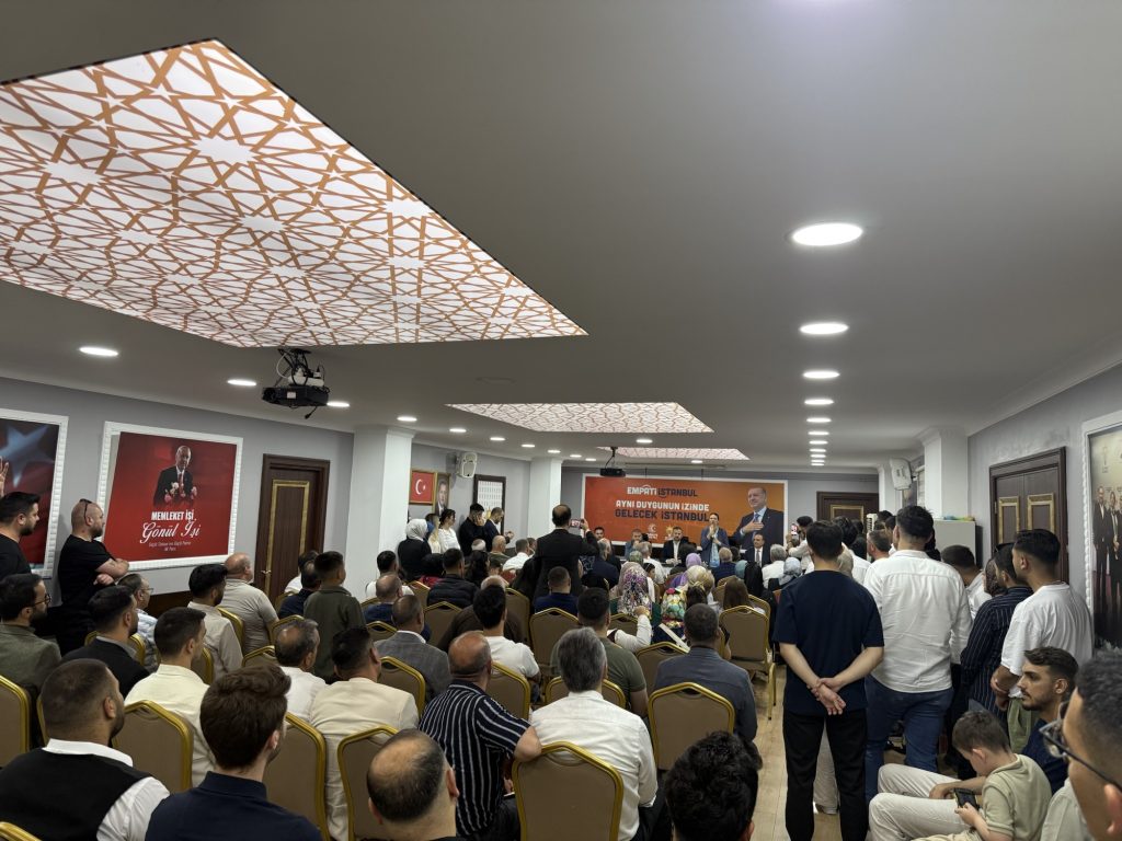 Arnavutköy’de Bayramlaşma Programında Hizmet ve Vizyon Mesajlar
