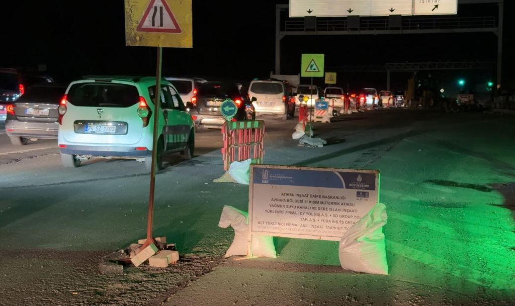 Arnavutköy Çevre Yolu’nda İSKİ çalışması çileye dönüştü