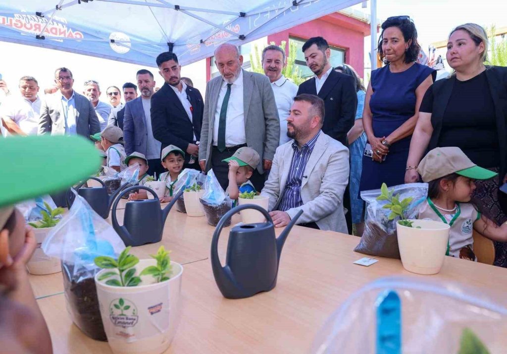 Arnavutköy’de çocukları doğayla buluşturan “Bitkim bana emanet” projesini hayata geçirildi
