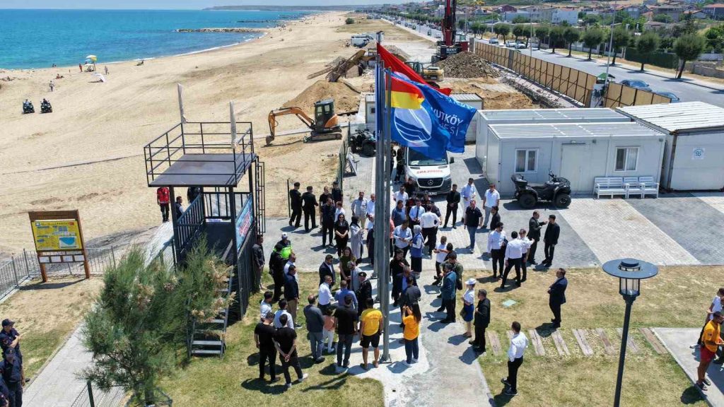 Arnavutköy’ün Mavi Bayraklı Karaburun sahili, İstanbul’un yeni gözdesi