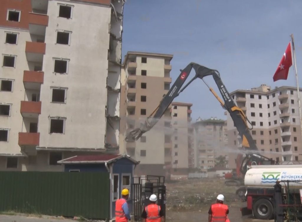 Büyükçekmece’de depremde yıkılma riski bulunan 36 yıllık sitede kentsel dönüşüm