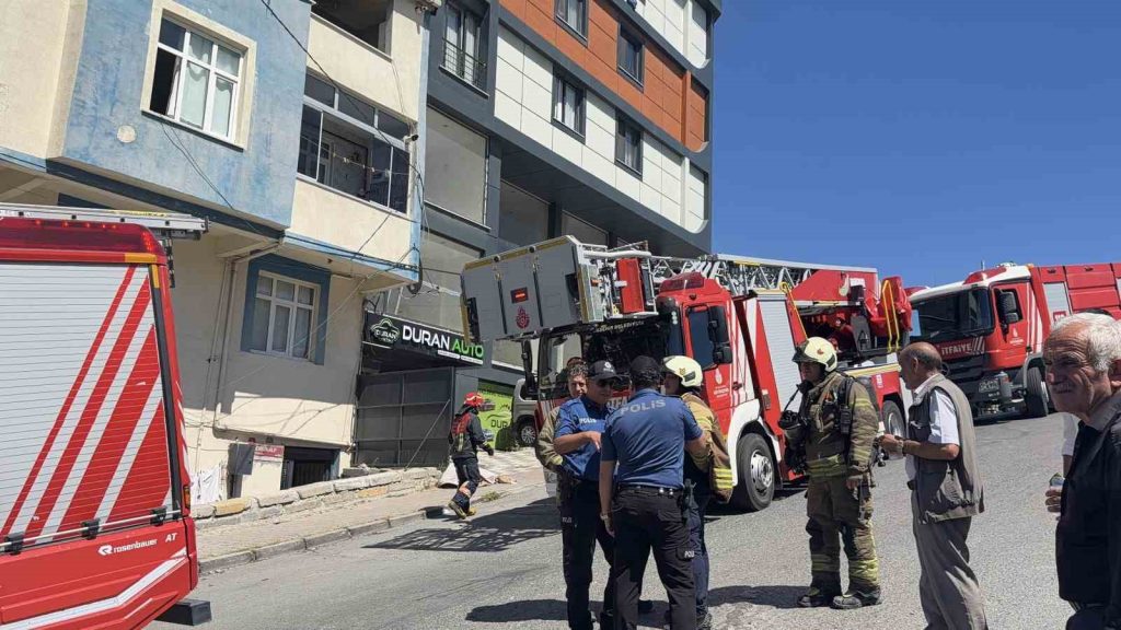 Çatı katında çıkan yangının ardından dikkat çeken iddia: “Şikayet ettik, ev yandı”