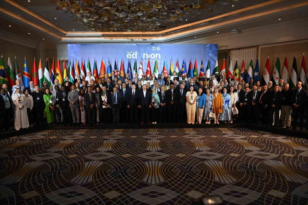 Eğitim-Bir-Sen tarafından düzenlenen “İstanbul EdUnion Forum 2026” başladı: “Belirsizlikleri güvene dönüştürecek yegane formül emek dayanışmasıdır”