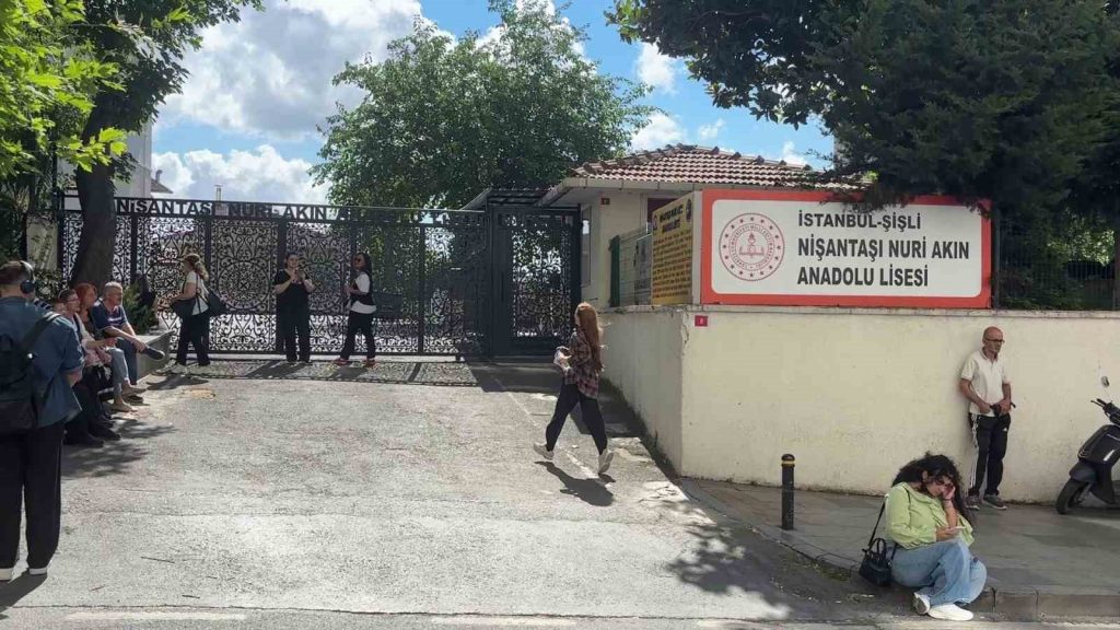 İstanbul’da YKS heyecanı: Adaylar sınava koşarak girdi