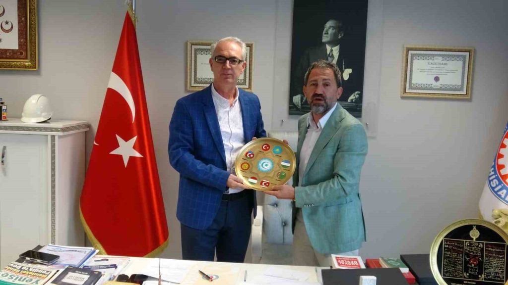 Osmanlı’dan günümüze ulaşan Ahi sancağı Türkiye ile Kosova’yı buluşturdu