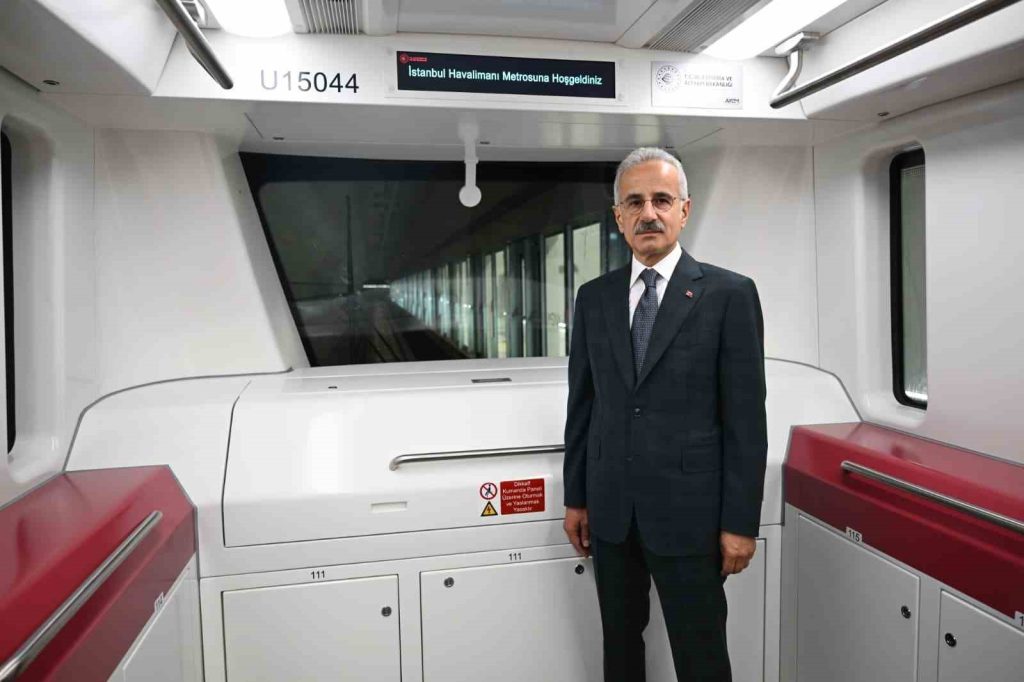 Ulaştırma ve Altyapı Bakanı Uraloğlu: “120 kilometre hıza ulaşan bir raylı metro hattından bahsediyoruz”