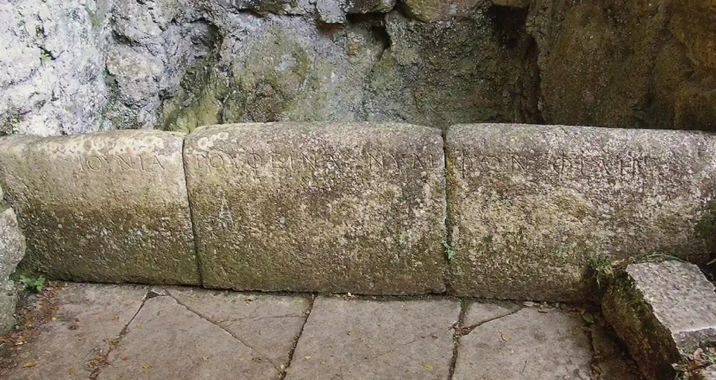 2 bin yıllık kuyudaki gizemli isim, iki ülkeye uzanan bir sır saklıyor