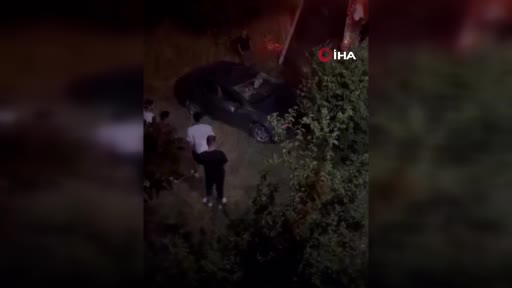 Avcılar’da donanımsız otomobil ile direksiyon çalışan sürücü adayı boş arsaya uçtu: 2 yaralı