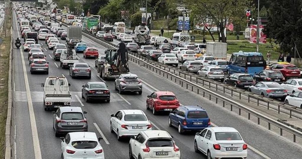 İstanbul’da trafik var mı? SON DAKİKA! 20 Temmuz Pazartesi hangi ilçelerde trafik var, hangi yollar kapalı?