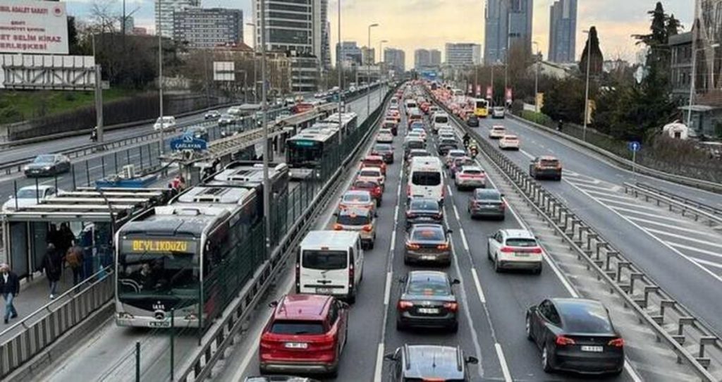 İstanbul’da trafik var mı? SON DAKİKA! 29 Temmuz Çarşamba hangi ilçelerde trafik var, hangi yollar kapalı?