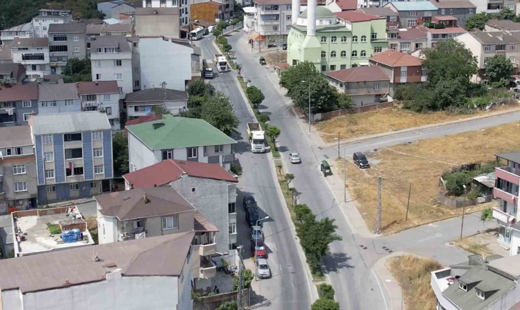 Mahalle sakinlerinden hafriyat kamyonu tepkisi: “Çocuklarımız tehlike altında”
