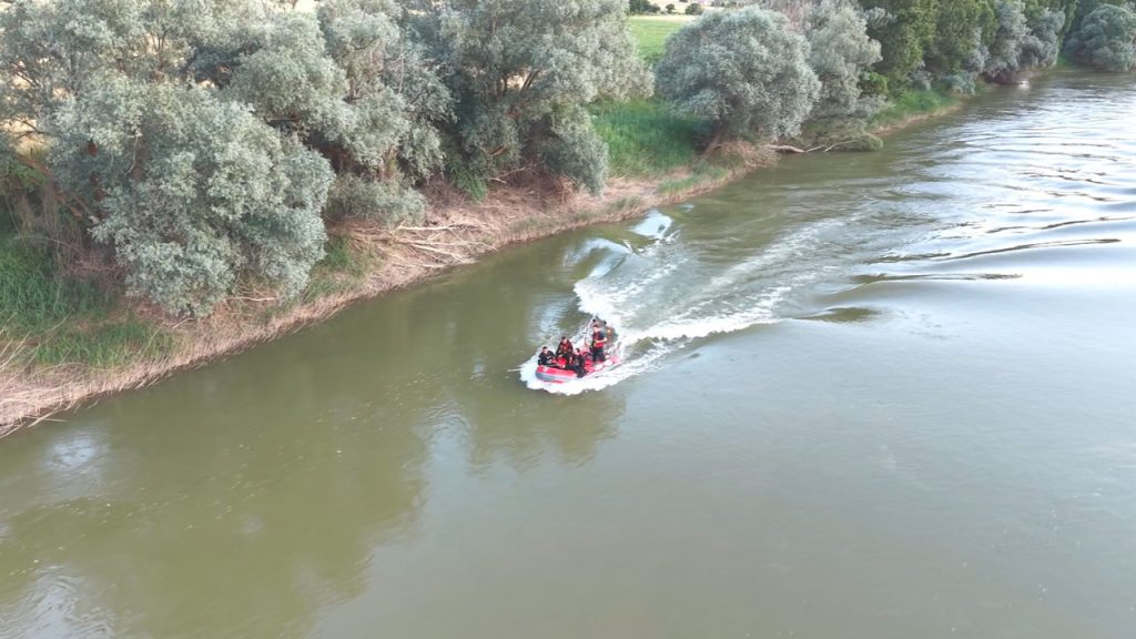 Oğlunu kurtarmak için girdiği nehirin akıntısında kayboldu
