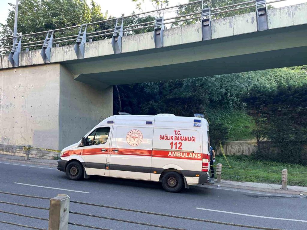 Şişli’de yol kenarındaki yeşil alanda erkek cesedi bulundu