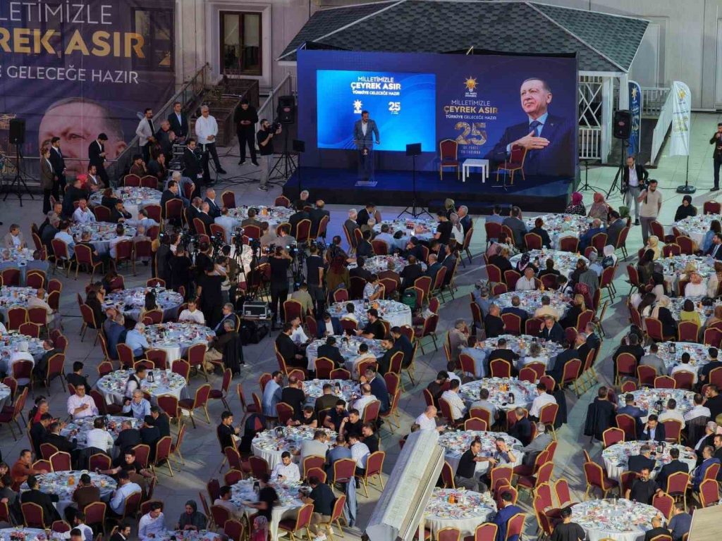 AK Parti’nin 25. yılında ebediyete irtihal eden teşkilat mensupları dualarla anıldı