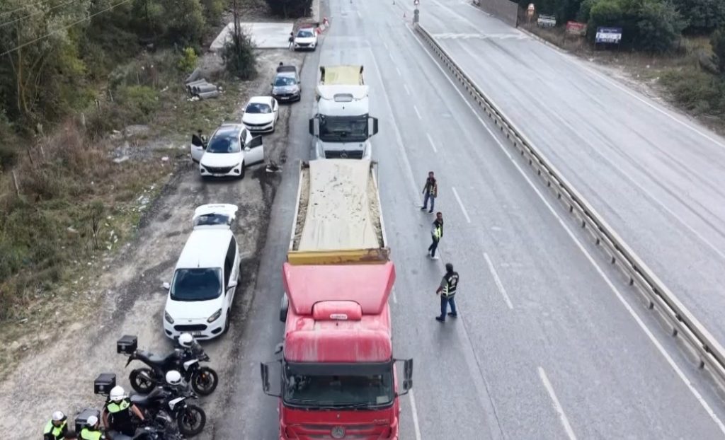 Arnavutköy’de hafriyat kamyonlarına ve beton mikserlerine denetim