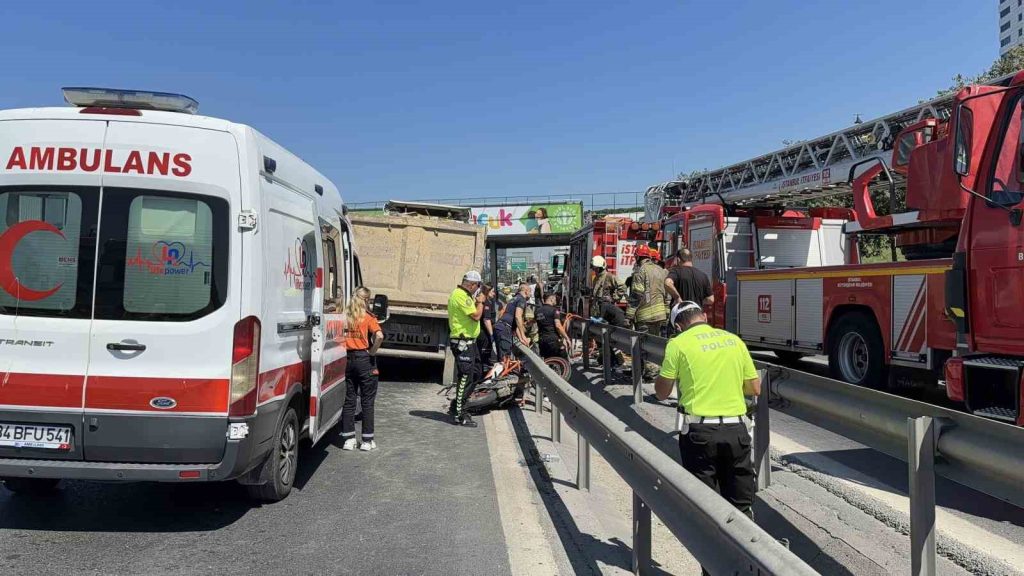 Basın Ekspres yolunda feci kaza: Motosiklet sürücüsü hafriyat kamyonunun altında kaldı