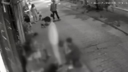 Beyoğlu’nda “Köpeğini tut” tartışması kanlı bitti: O anlar kamerada