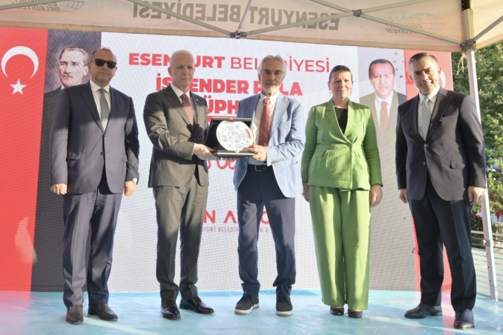 Esenyurt’ta emekliler kafesi ile kütüphane tesisleri hizmete açıldı