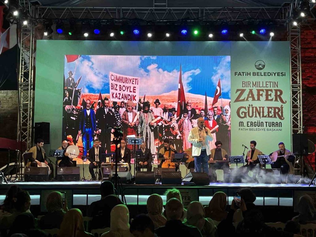 Fatih’te Mevlid Kandili programına yoğun ilgi