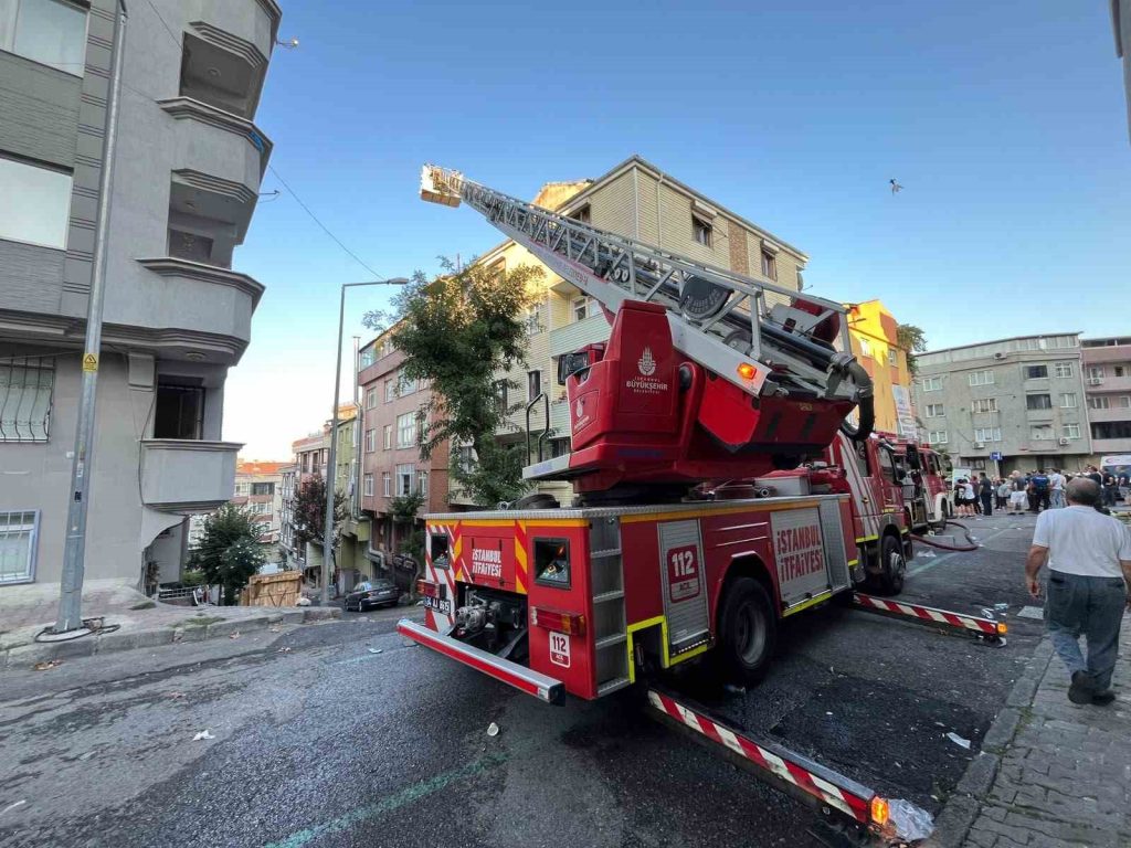 Gaziosmanpaşa’da çatı katında yangın: 1 ölü