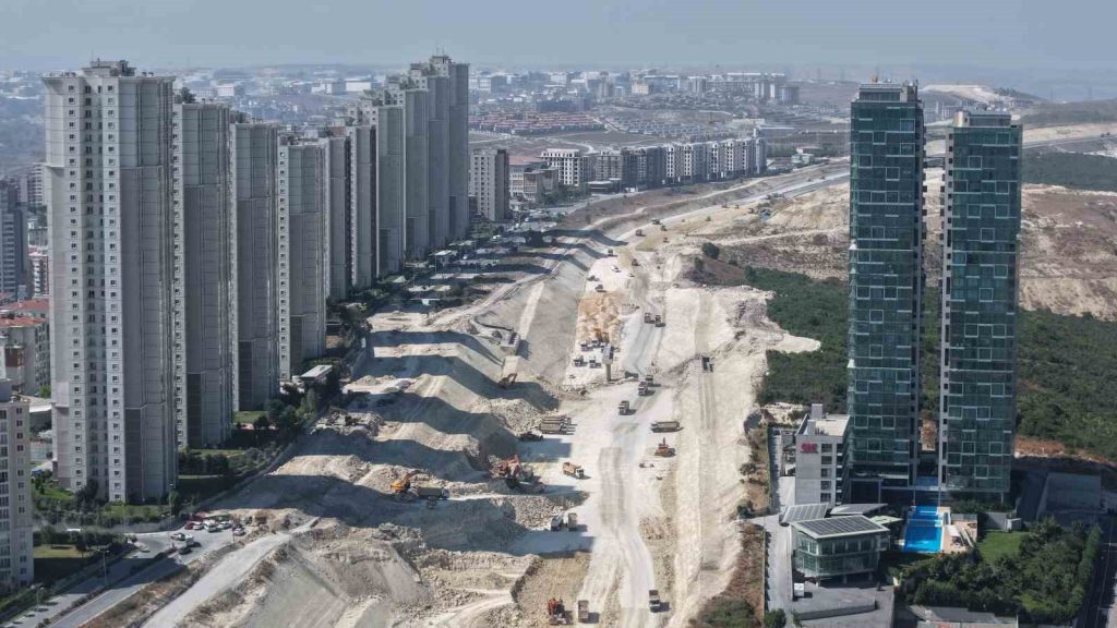 Gökdelenler arasında yüzlerce iş makinesi İstanbul’a nefes aldıracak yol için çalışıyor