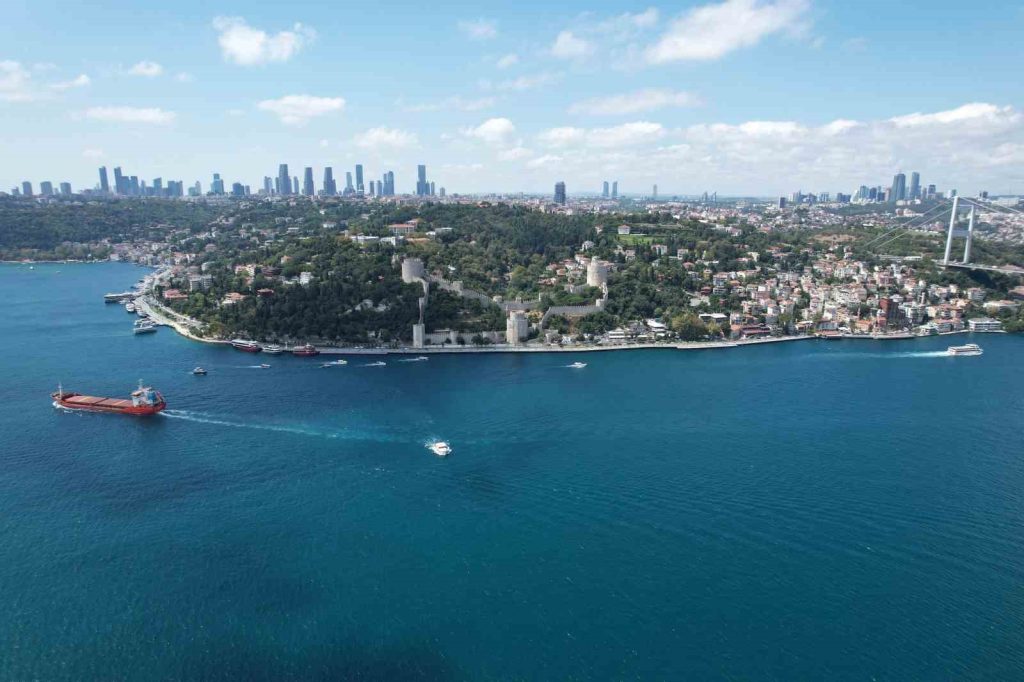 İBB’nin yürüttüğü Rumeli Hisarı restorasyonu 6 yıldır bitmedi: İşleri azalan çevre esnafı çileden çıktı