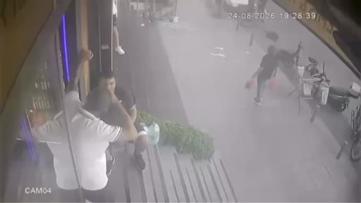 Küçükçekmece’de mağazadan elbise çalmaya çalışan kadını esnaf yakaladı