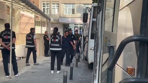 Kuşadası Belediyesi’ne yönelik soruşturmada adliyeye sevk edilen 14 şüpheli tutuklandı