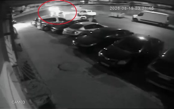 Motosiklet ile taksi kafa kafaya çarpıştı