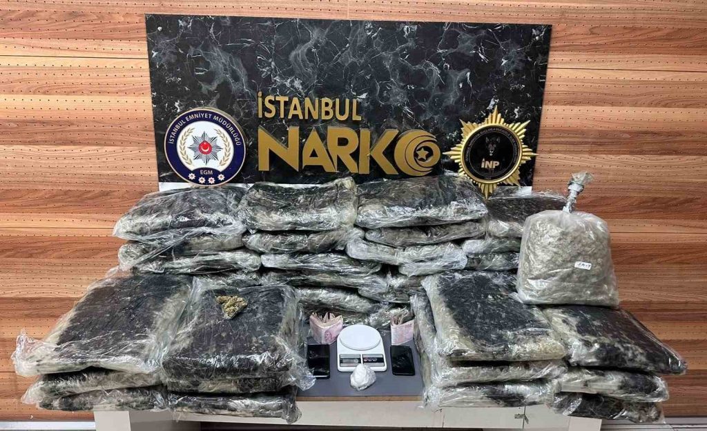 Ticari taksiyle uyuşturucu sevkiyatı polise takıldı