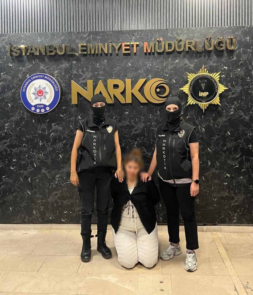 Uluslararası çapta kırmızı bültenle aranan Faslı uyuşturucu kaçakçısı kadın İstanbul’da yakalandı