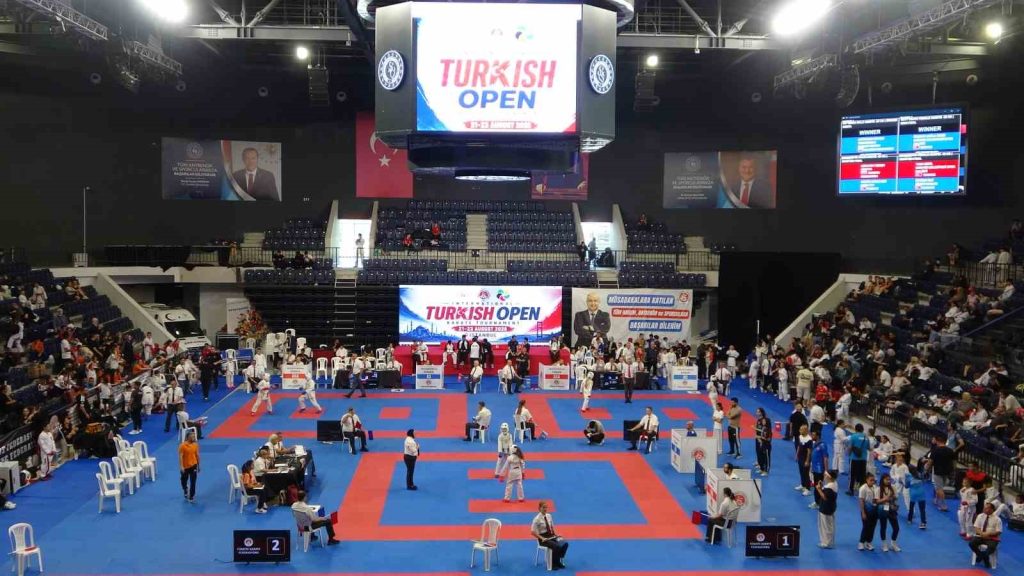 Uluslararası Turkish Open Karate Turnuvası başladı