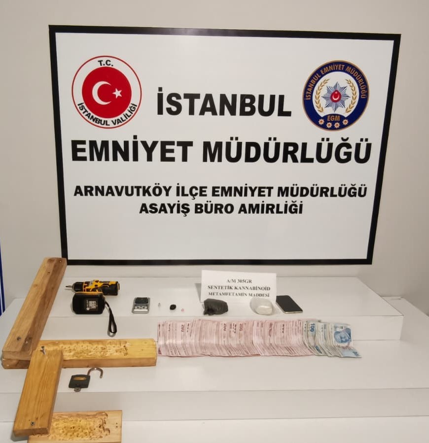 Vidaladıkları kalasların arasına zulalanan uyuşturucuyu polis buldu