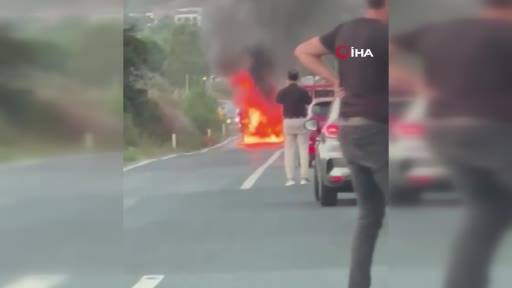 Arnavutköy’de taksi alev topuna döndü