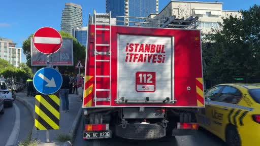 Beşiktaş’ta İETT otobüsü ile iş makinesinin çarpıştı: 5 yaralı
