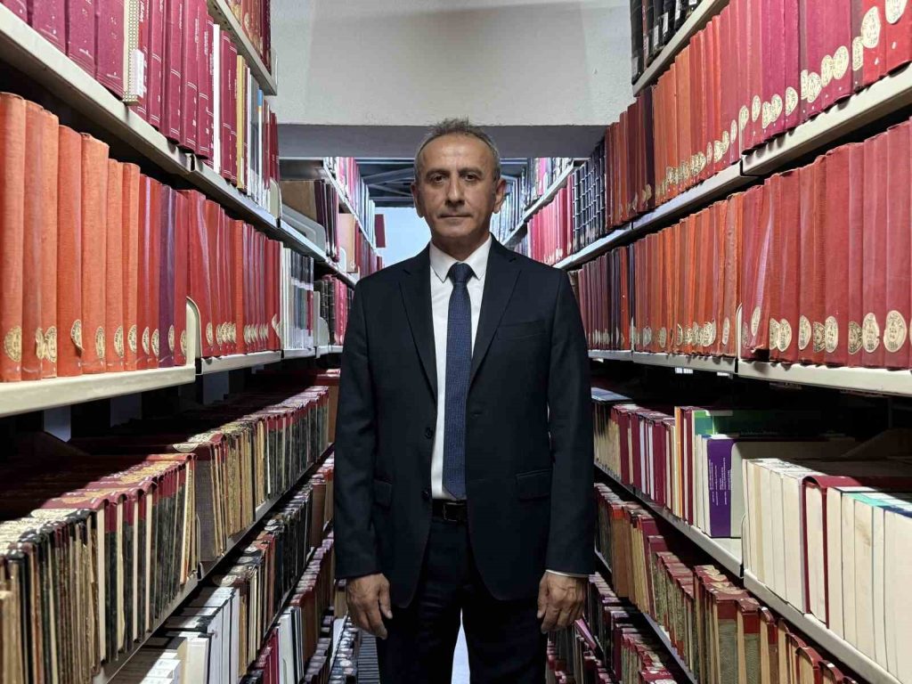Cumhurbaşkanı Erdoğan’ın “28 Şubat döneminde çöpe atılmıştır” dediği kitapları kurtaran Minder konuştu