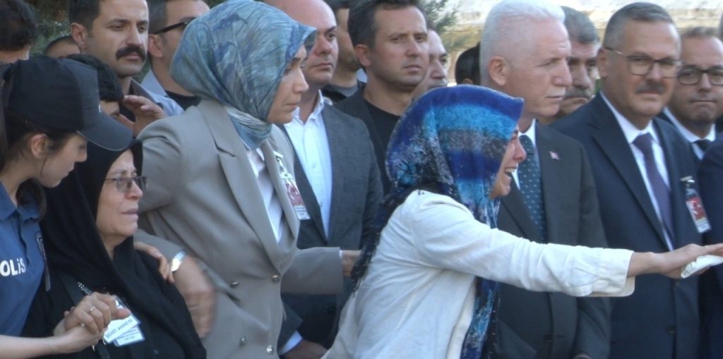 Esenyurt’ta denetim sırasında şehit olan polis memuru son yolculuğuna uğurlandı