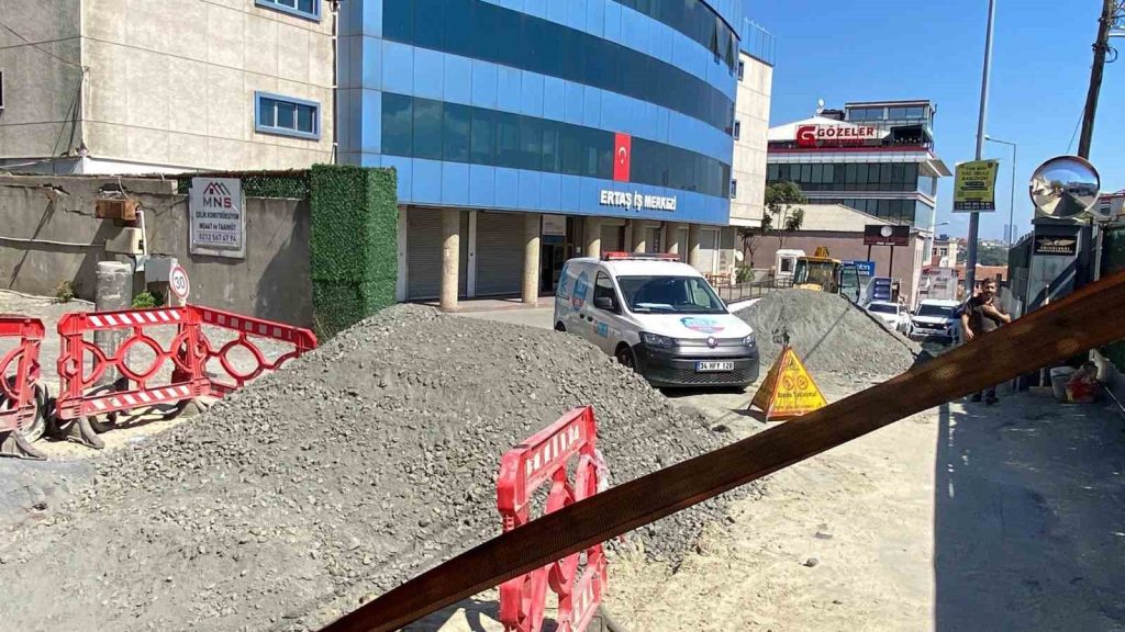 Eyüpsultan’da İSKİ’nin çalışma yaptığı esnada doğalgaz borusu patladı