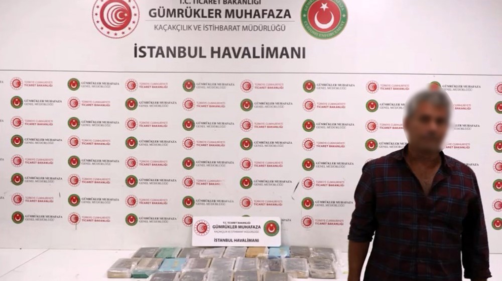 İstanbul Havalimanı’nda uyuşturucu operasyonu: 3 kişi yakalandı, pilot kıyafeti şüpheli aranıyor