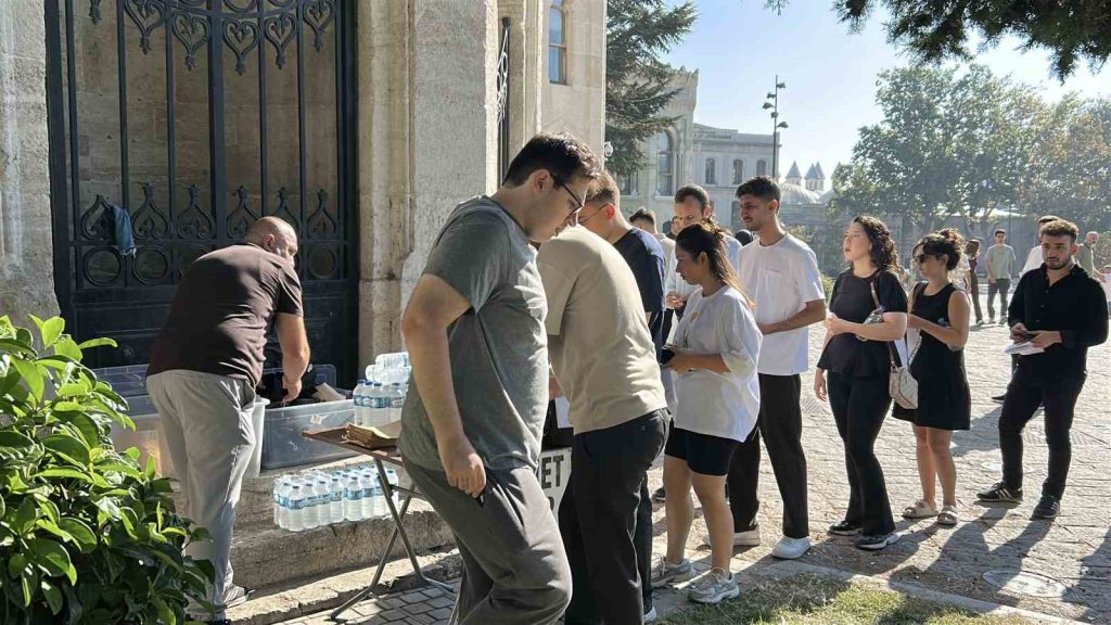 İstanbul’da KPSS heyecanı: Adaylar sınav binalarına gelmeye başladı
