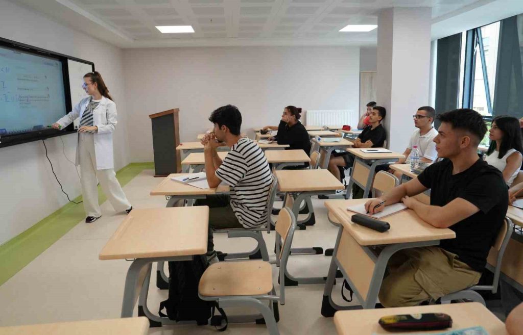 Kartal Belediyesi’nin eğitim desteği meyvelerini verdi