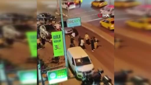 Küçükçekmece’de düğün çıkışı yemekte kavga: Tekme ve yumruklar havada uçuştu