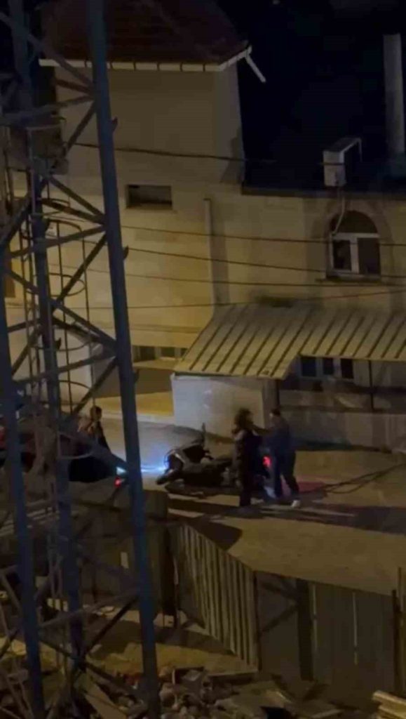 Pendik’te trafikte korku dolu anlar: Sürücüye tokat attı, motoruna zarar verdi
