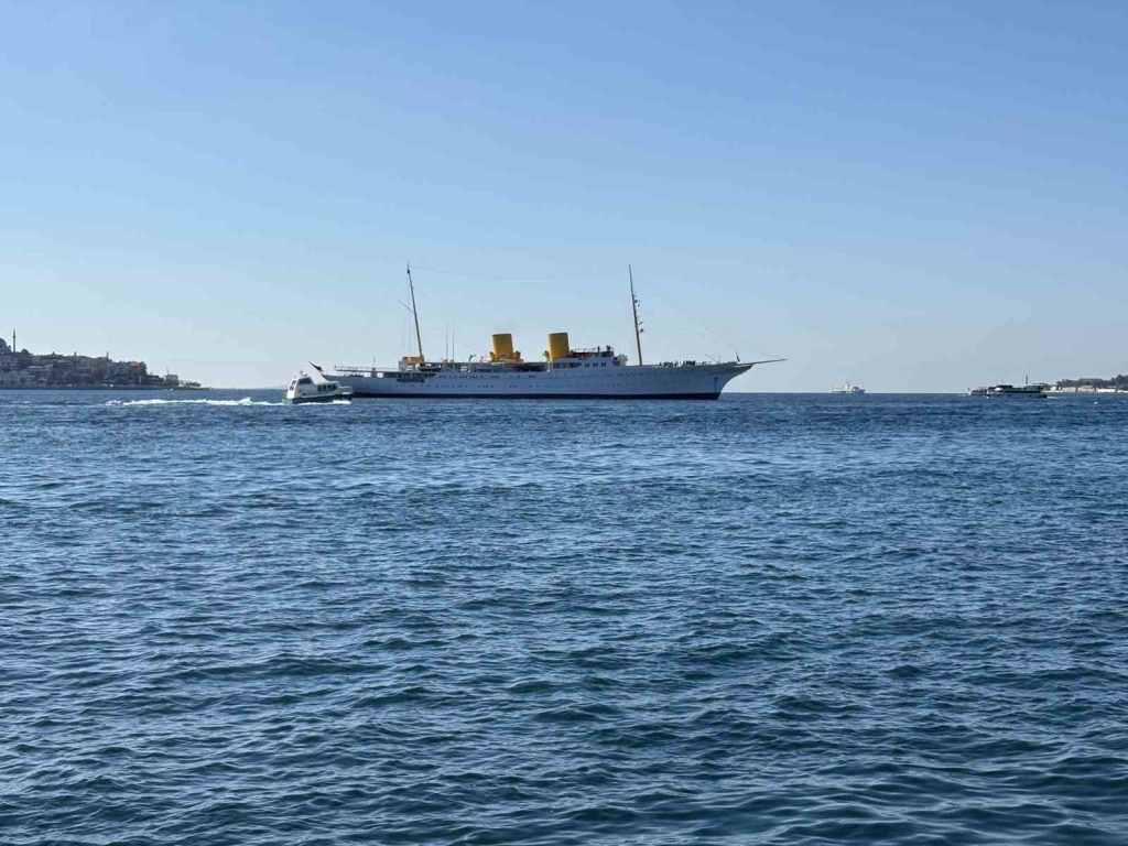 TCG Savarona eğitim gemisi İstanbul’da